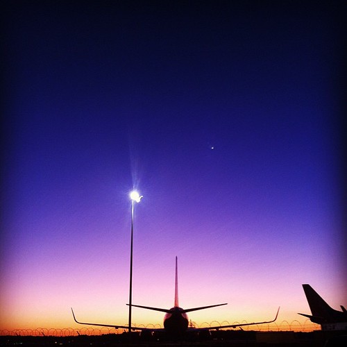morning silhouette sunrise square airplane squareformat hefe rdu winglets b737 boeing737 raleighdurhaminternationalairport southpaw20 iphoneography instagramapp uploaded:by=instagram foursquare:venue=4aa6a083f964a5206c4a20e3