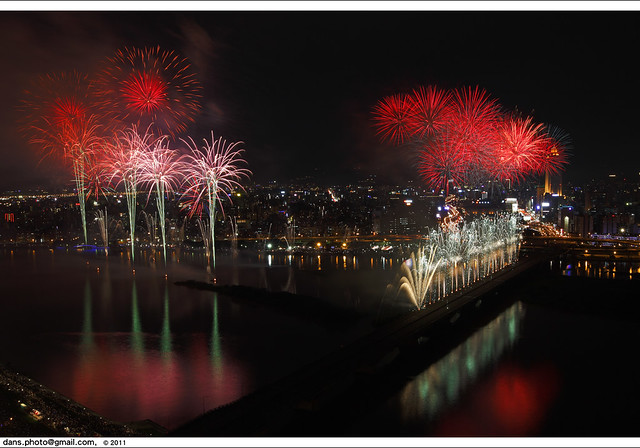 fireworks at the Dadaocheng wharf 2011 大稻埕煙火節