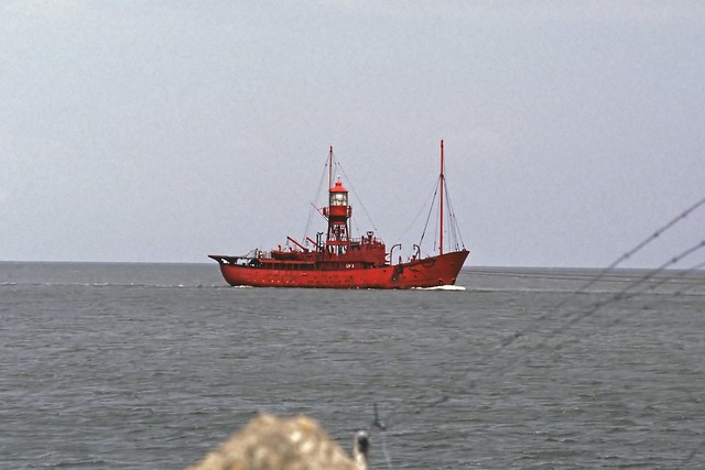 Light vessel LV13 – “Das Feuerschiff Hamburg” on its last journey to Hamburg
