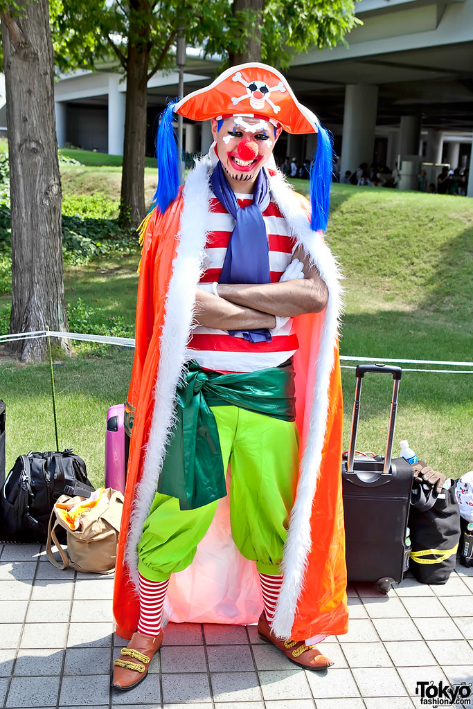 A guy cosplaying at Buggy The Clown from One Piece at the Summer 2011 Comik...