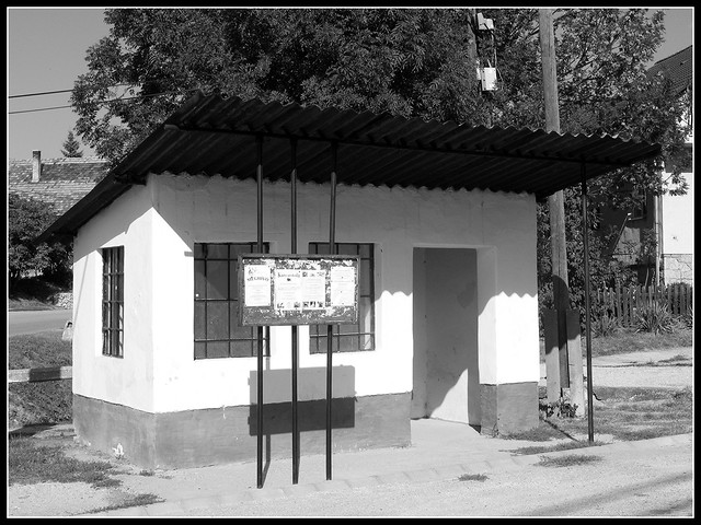 Old bus stop shelter / Buszmegálló, Agostyány