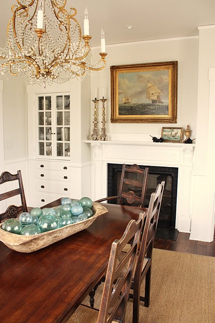 [Real Homes] Pale gray dining room + sisal rug + chandelier: 'Halo' by Benjamin Moore