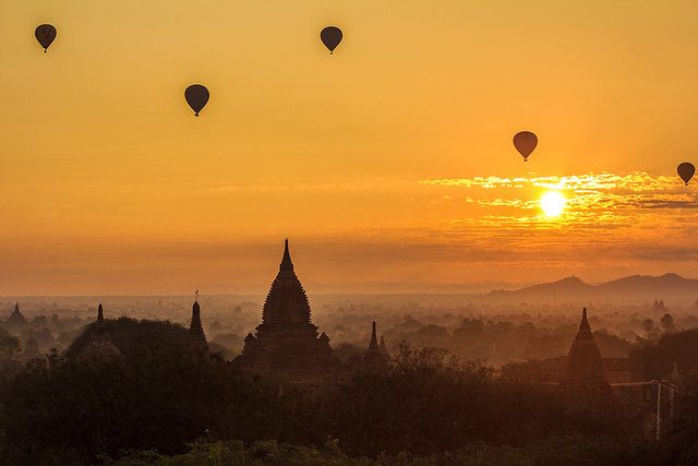 balloons over Bagan