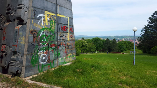 čačak spomenik memorial monument serbia nob partisan liberation war wwii abandoned graffiti
