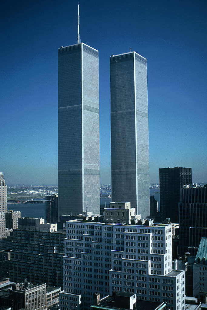Сколько этажей было в башнях близнецах. Башни-Близнецы ВТЦ.. Башни ВТЦ В Нью-Йорке. ВТЦ Нью-Йорк башни Близнецы. Южная башня Всемирного торгового центра.