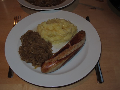 Feine Bratwurst, Kartoffelstampf und Sauerkraut | Gourmandise | Flickr