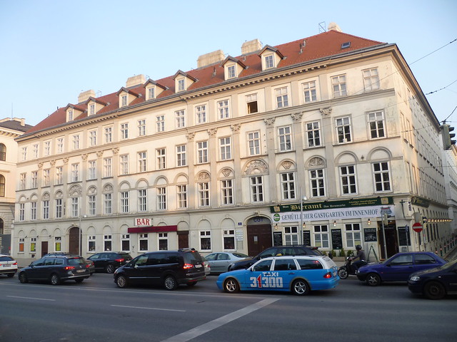 Wien, 3. Bezirk (el arte de las fachadas de Viena) - Am Heumarkt/Reisnerstraße (Das Bieramt am Heumarkt)