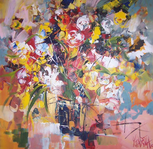 Expressive bouquet with white flowers and yellow accents