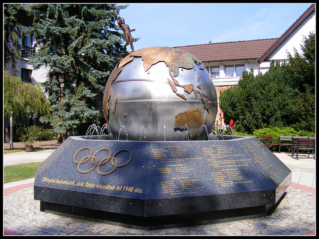 Monument in the Olympic Center, Tata / Olimpiai emlékmű a tatai edzőtáborban