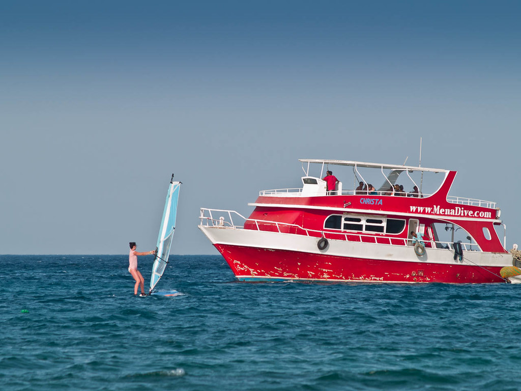 Плыть пароходом предложение. Фото парохода a Wind Туапсе Турция.