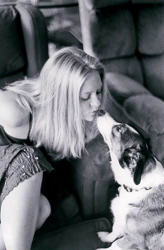 woman dog love film girl model kiss minolta tmax kana