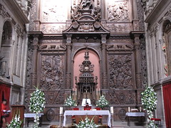 Colegio de Nuestra Señora la Antigua - Parte inferior del retablo mayor de la iglesia