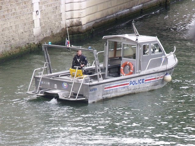 Vedette de la Préfecture de Police vue ici sur la Seine.