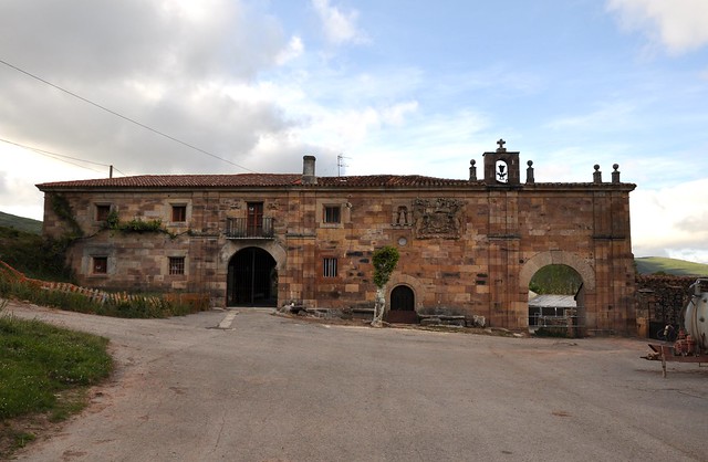 Henestrosa de Las Quintanillas (Valdeolea-Cantabria). Palacio de la Corralada