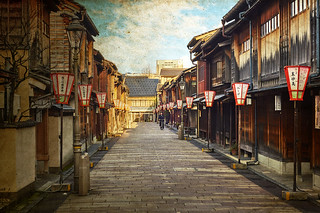 Early morning sun in the streets of old Kanazawa