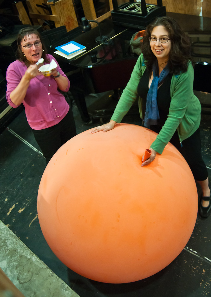 Sara Rydman Baloon More fun with balloons | Sara deflating a balloon to take ho… | Flickr