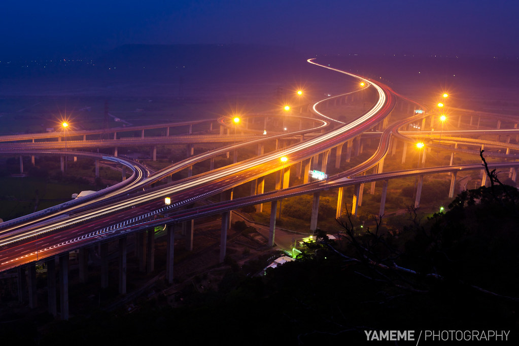 夜朦朧、橋朦朧 Taichung IC of National Highway No.3, Taichung by yameme