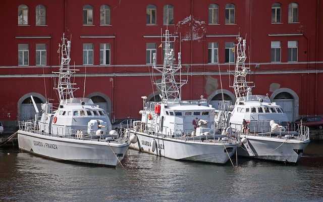 Ships in Napoli