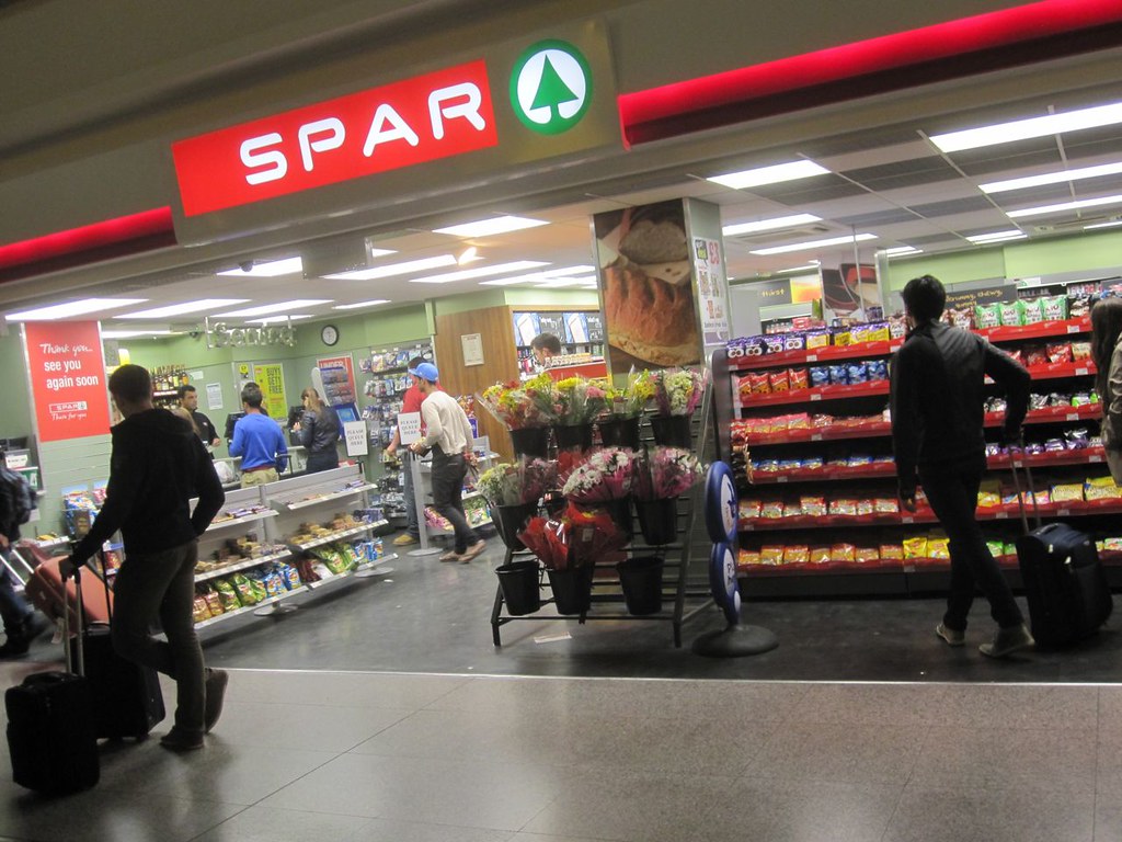 Спар киров. Спар. Spar супермаркет. Покупатели Spar. Нидерландская сеть супермаркетов.