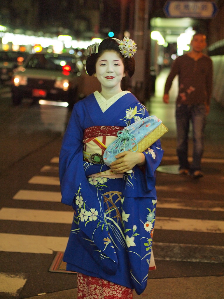 Maiko San Smiling Tsuruha 舞妓 つる葉 At Gion Olympus Pen E P Flickr