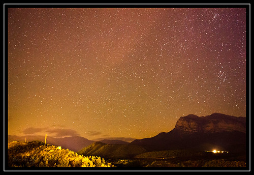 _398_ by José Maria Sánchez G. @byjosemaria, nocturna, al fondo "Peña montañesa", en el pirineo Aragonés. tomada desde el balcón de una