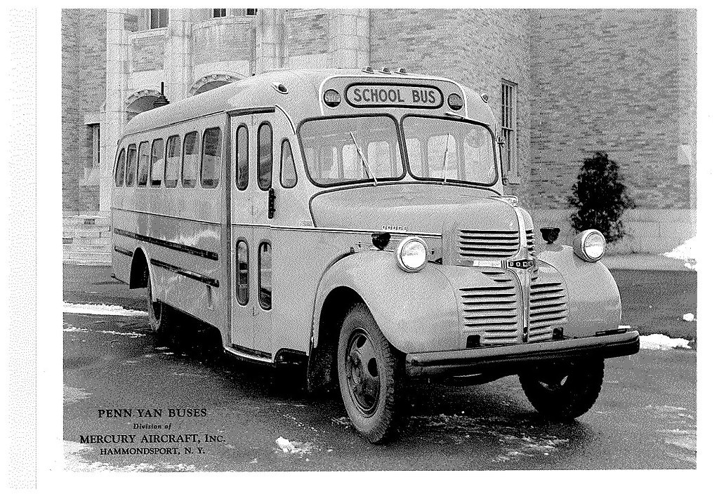 Автобус меркурий. Первый автобус Додж. Dodge School Bus. Автобусы до 1945 года. Автобус пони.