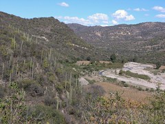 Río entre Silacayoapan y Nieves Ixpantepec (Región Mixteca), Oaxaca, Mexico
