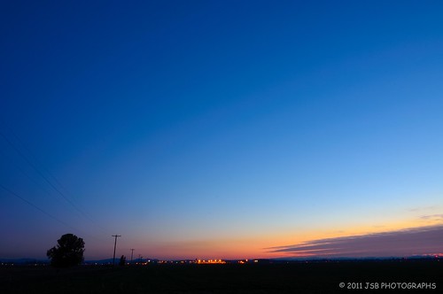 blue sunset sky field oregon airport nikon tokina eugene hour f28 d90 1116mm