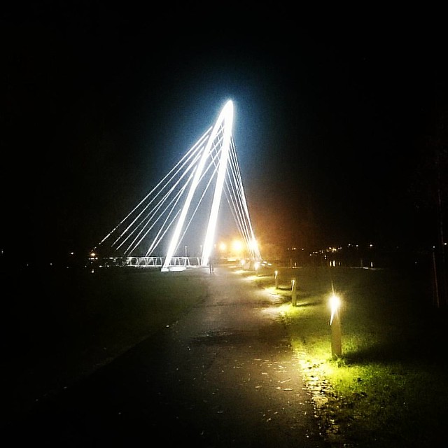 Friday night bicycle trip to a nearby town called Levanger,and found this bridge lit up...#levanger#snekkarbergetbru#snekkarberget#bicycle#workout#cold#autumn#bridgeatnight#bru#night#kveldstur#Norge#norway#2015#healthy#trønder#levangeravisa#Trøndelag#nigh
