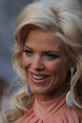 Hottie Victoria Silvstedt on the Red Carpet