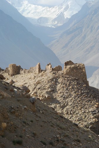 Yamchun fortress - Afghan Hindukush in the background © Bernard Grua