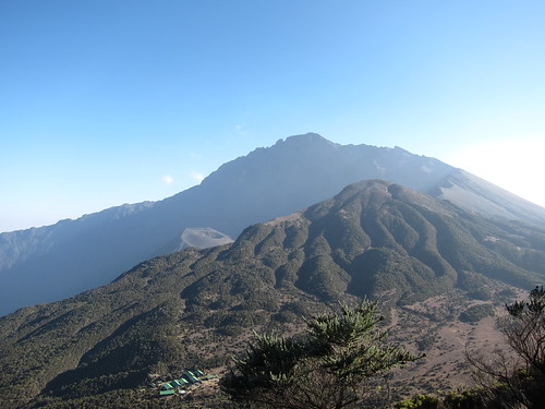 geotagged tanzania hiking mtmeru arushanationalpark geo:lat=3212847446152106 geo:lon=36774468603027344