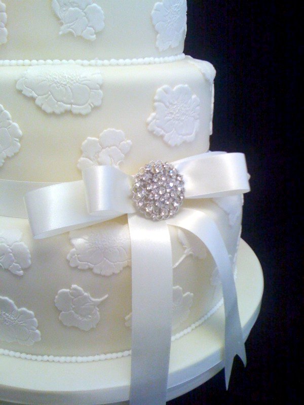 Lace effect wedding cake