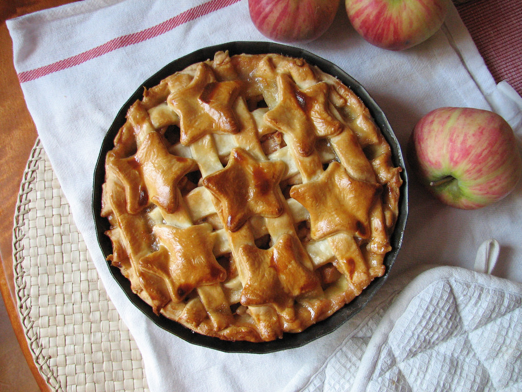 homemade American apple pie