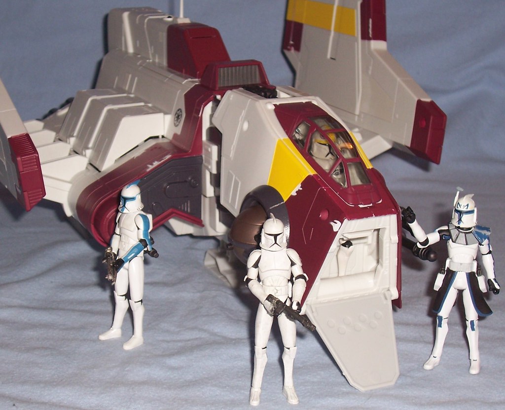 Star Wars The Clone Wars Republic Attack Shuttle train atterrissage Hasbro 2011 