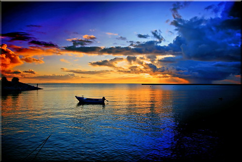 sunset sea water beauty japan boat mr 日本 sensational okinawa 沖縄 海 船 日の入り ニッポン photographyrocks excapture thebestofday gününeniyisi “flickraward” flickrunitedaward today´sbest 北前 “flickrtravelaward”
