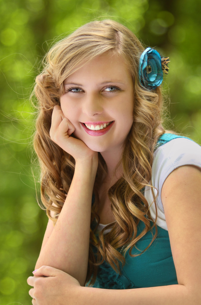 Engaging smile - portrait of a teenage girl This young wom. 