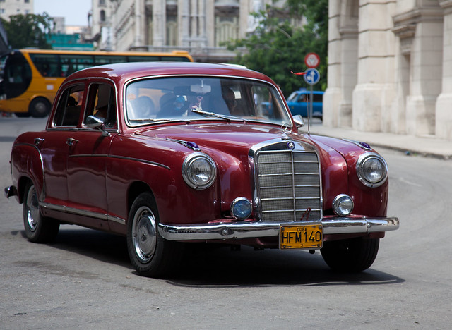 Le Fantastiche Automobili di Cuba - Mercedes Rossa