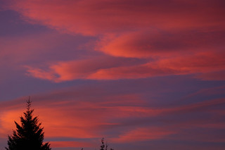 Rosso di sera, bel tempo si spera / Red sky at night, shepherd's delight.