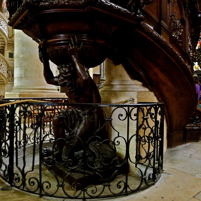 Sous la nef de Saint-Etienne du Mont.