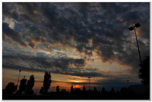 One more sunset by Hari_Menon, 
<a href="http://loc.alize.us/#/flickr:6104423927" rel="nofollow">See where this picture was taken.<