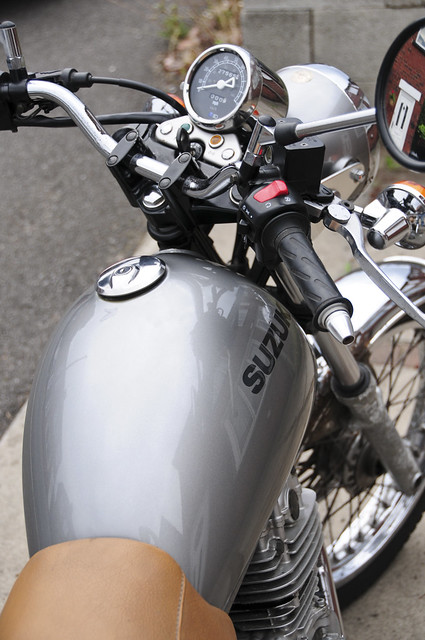 Suzuki TU250X Motorcycle, Motorbike, 2000 Model in Silver (tank and handlebars detail)