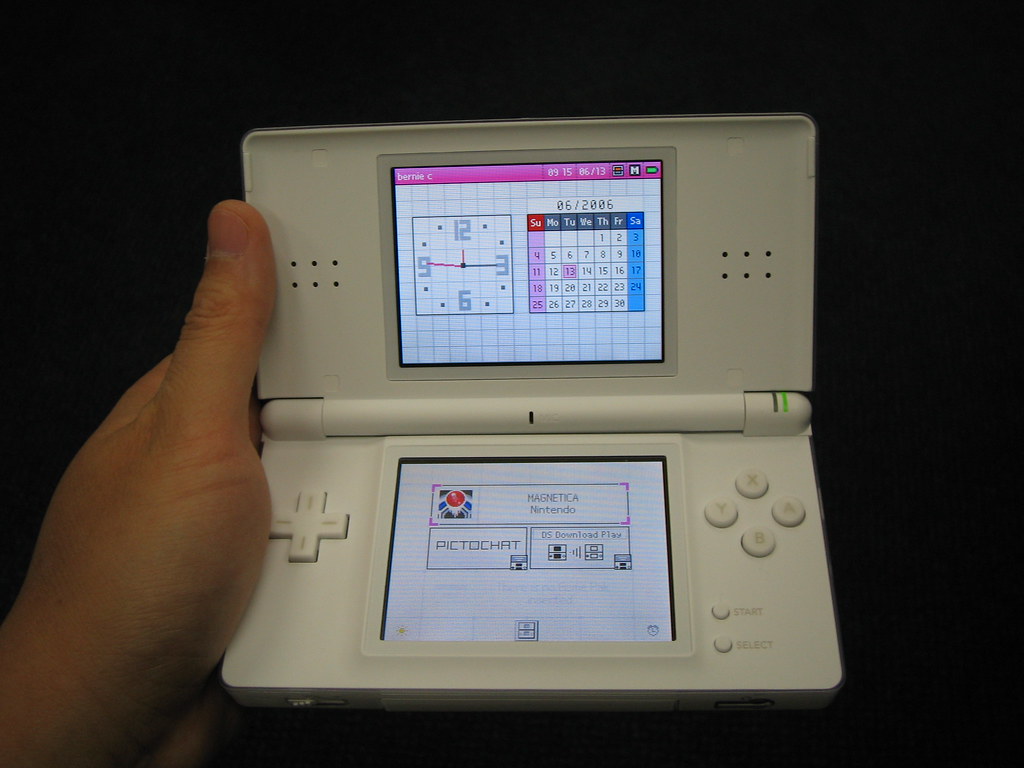 Nintendo DS Lite - main menu | Bernie C | Flickr
