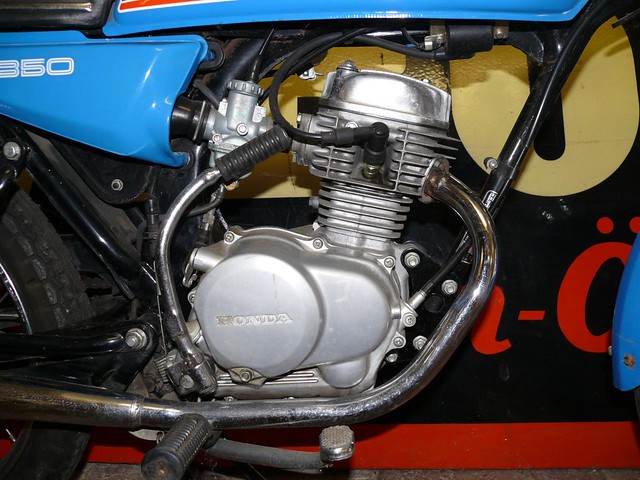 Honda CB 50 blue engine
