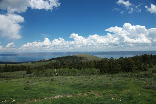 Bear Lake From Bear Lake Overlook by wyojones, Bear Lake Overlook on the western side of the Bear Lake Summit near Garden City, Utahtrees houses la