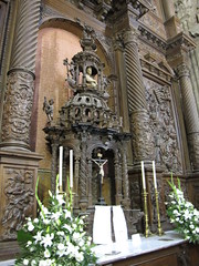 Colegio de Nuestra Señora la Antigua - Detalle del retablo mayor de la iglesia 11