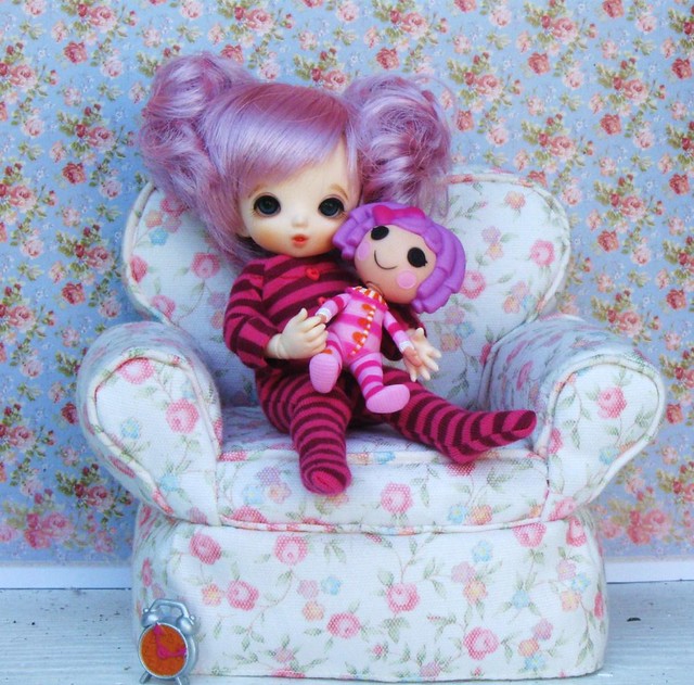 bedtime for flora and mini lalaloopsy