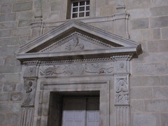 Monasterio de Santa María de Montederramo - Puerta de salida de la iglesia hacia el claustro