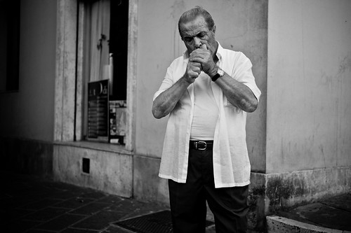 street portrait italy man italia cigarette candid streetphotography smoking bandw umbria todi anuntrainedeye
