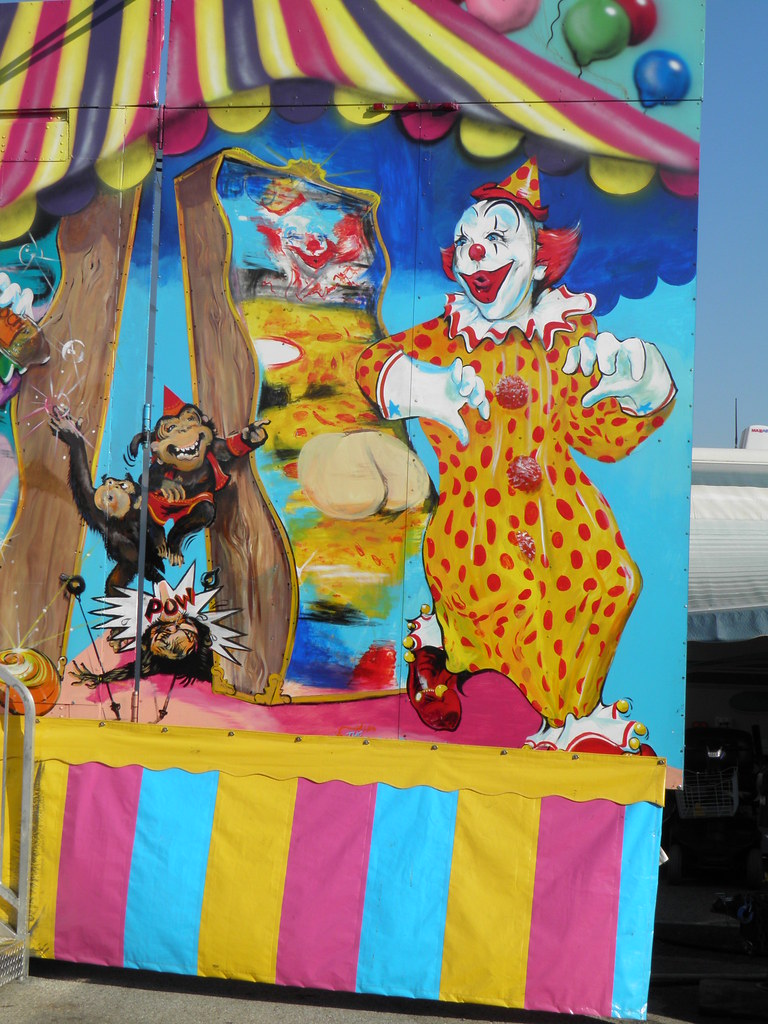 Kentucky State Fair 2011 | A clown mooning a funhouse mirror… | Flickr